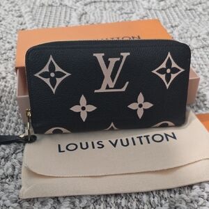 Louis Vuitton Black and Cream Monogram Wallet